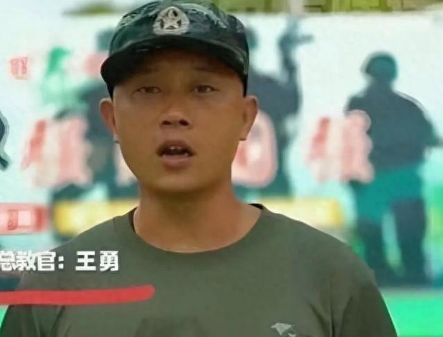 疑遭教官侵犯的14岁少女父亲发声,那个电话里,女儿哭着说爸,我害怕 疑遭教官侵犯的14岁少女父亲发声,那个电话里,女儿哭着说爸,我害怕